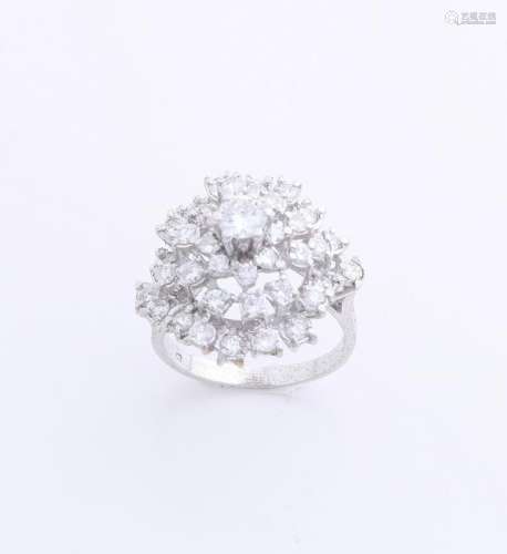 Elegant white gold rosette ring, 585/000, with around