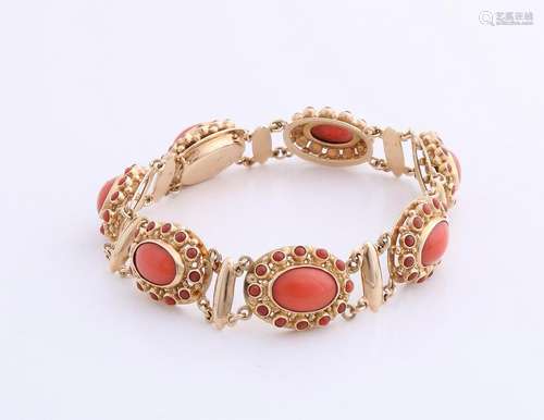 Yellow gold bracelet, 585/000, with red coral. Bracelet