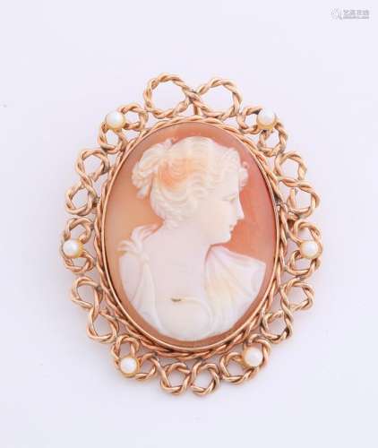Yellow gold pendant / brooch, 585/000 with cameo and