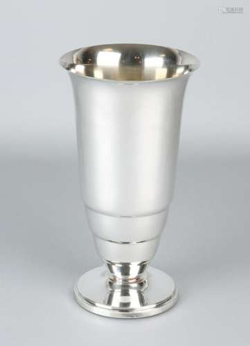 Silver vase, 835/000, Gradient model placed on a round
