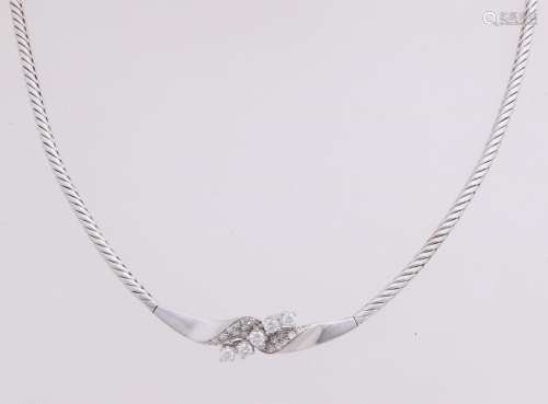 White gold choker, 585/000, with dia mant.Choker with a