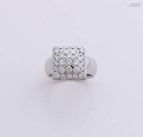 White gold ring, 585/000, with diamond. Solid ring with