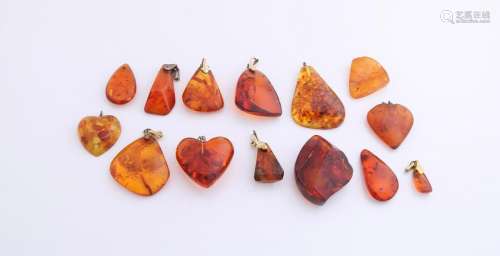Lot of amber, with various pendant eyes. about 75