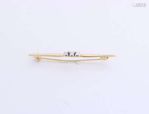 Yellow gold brooch , 585/000, with zirconia's.Bar