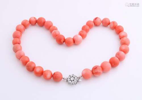 Necklace of bamboo coral ø14-16mm, with white