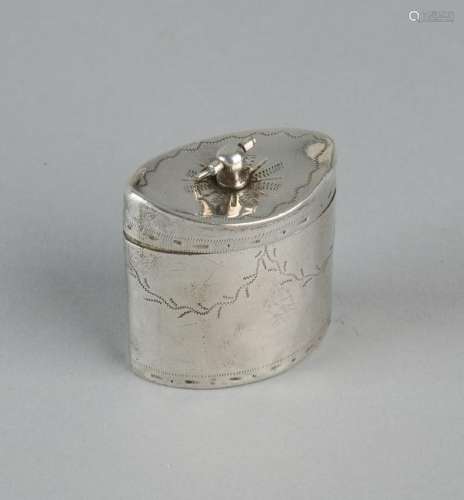 Oval 835/000 silver lodderin box, hollow lid with pull