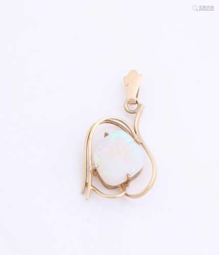 Yellow gold pendant, 585/000, with white opal. Openwork