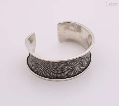 Silver clamp bracelet, 925/000, with a machining of