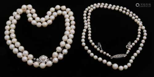Two necklaces with cultured pearls with silver clasps,