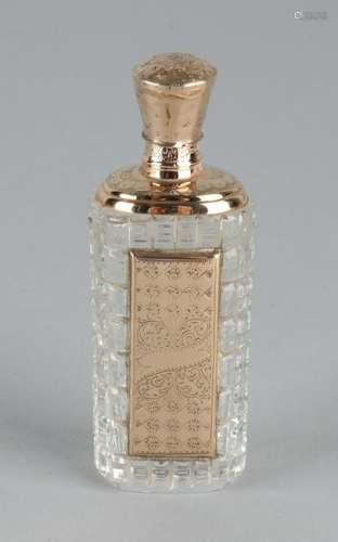 Crystal odeur bottle with a yellow gold collar with cap