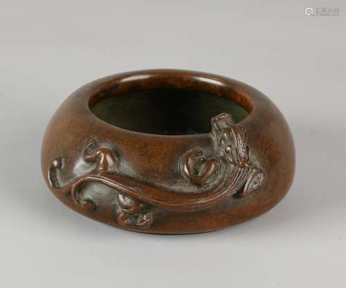Ancient Chinese bronze water pot with salamander and