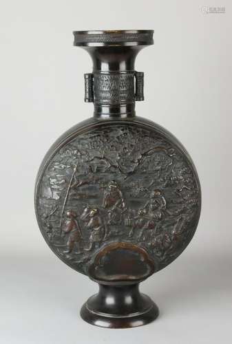 Large 19th century Chinese bronze vase with figures on