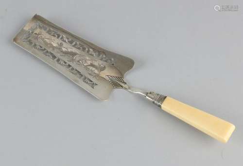 Silver fish scoop, 833/000, with shovel with sawn