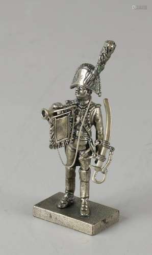 Silver miniature. Soldier with blazon. Silver content