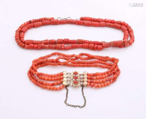 Necklace and bracelet with blood corals. Bracelet with