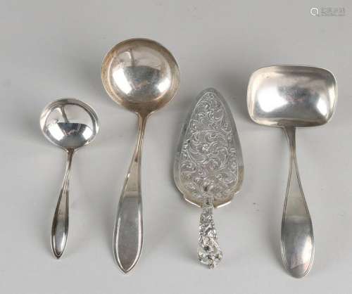 Four silver scoops, 833/000, a small and large sauce