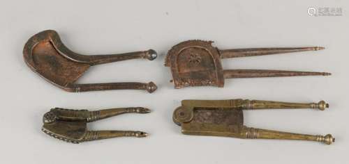 Four antique Eastern bronze scissors. Dimensions: 10 -