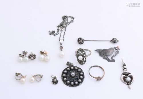 Lot of silver jewelry with earrings - clips with