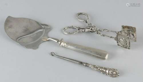 Three parts of silver, with a fur tong, 833/000, with