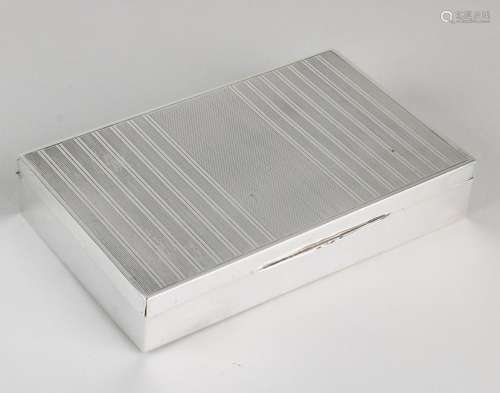 Silver box, 800/000, rectangular model with line