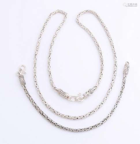 Silver necklace and bracelet, 925/000, with a round