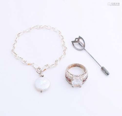 Lot of silver jewelry with a bracelet with oval