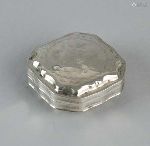 Silver 835/000 peppermint box with raised top and