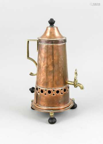 Early 19th century copper tap jug. Dimensions: H 30 cm.