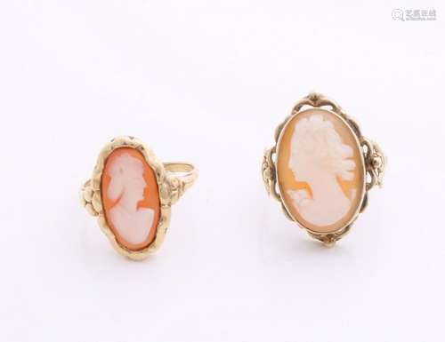 Two yellow gold rings, 585/000, with cameo. Rings with