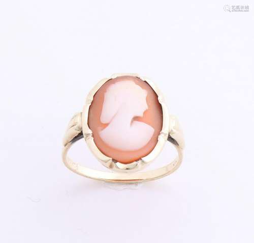 Yellow gold ring, 585/000, with cameo. Ring with a