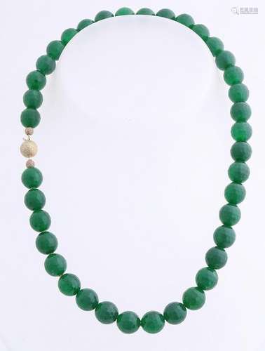 Necklace of faceted nephrite beads, ø 10 mm,