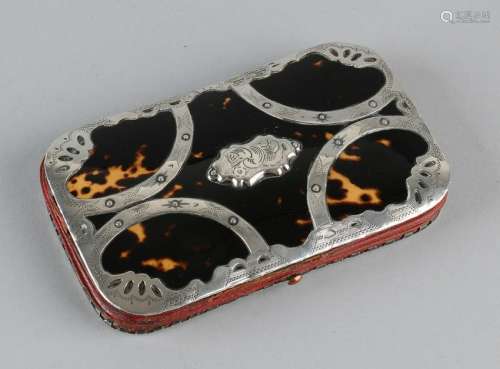 Cigar case with turtle and silver, 833/000. Rectangular