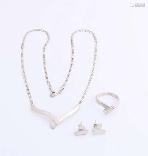 Set with silver ring, choker and earrings, 925/000,