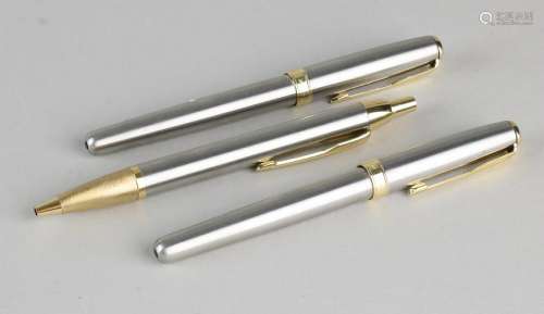 3 Parker pens, silver and gold, with a ballpoint pen,