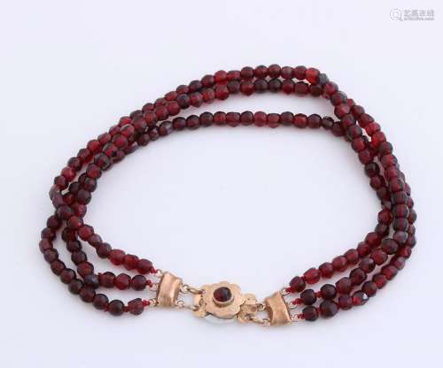 Bracelet with fine faceted garnet beads, 3 rows,