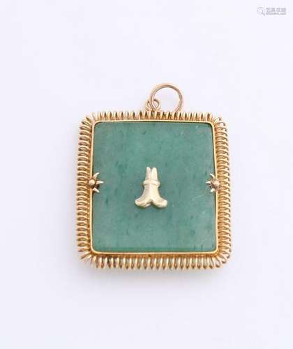 Yellow gold pendant, 585/000, with jade. Rectangular