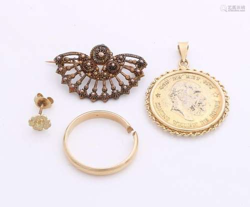 Lot of gold with a wedding ring, sawn, ear stud,