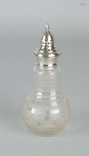 Cut crystal shaker with etched meander engravings and