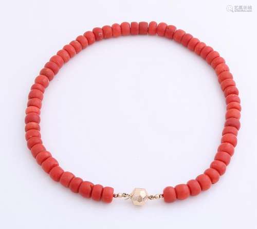 Beautiful necklace of cheese-shaped red coral with