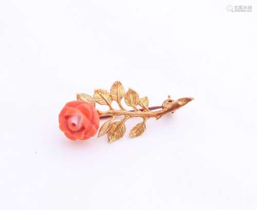 Yellow gold brooch, 585/000, with red coral. Brooch in