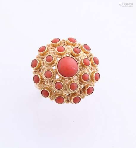 Yellow gold ring, 585/000, with red coral. Ring with