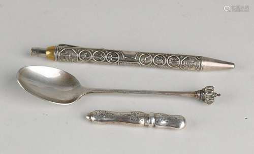 Lot of various silver with a pen, needle case and a