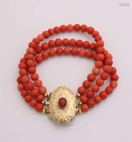 Bracelet with red coral, ø 6 mm round, 3 rows