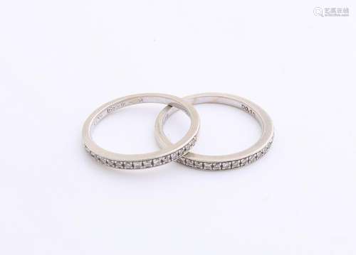 Two white gold pull-on rings, 585/000, with diamond.