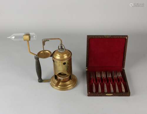 Twice antiques. Consisting of: Brass inhaler, circa