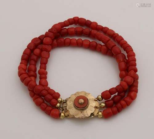 Bracelet of red coral with yellow gold clasp, 585/000.