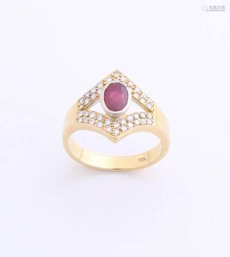 Tight yellow gold ring, 750/000, with ruby and diamond.