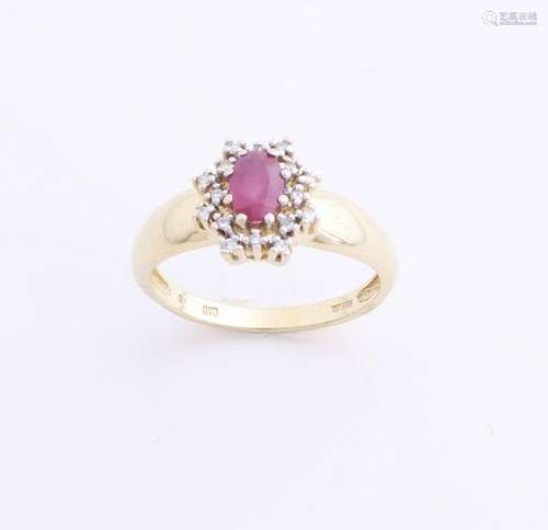 Yellow gold ring, 585/000, with ruby and diamond. Ring