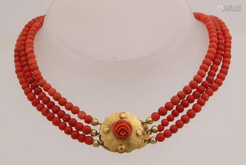 Blood coral necklace with yellow gold clasp, 585/000.