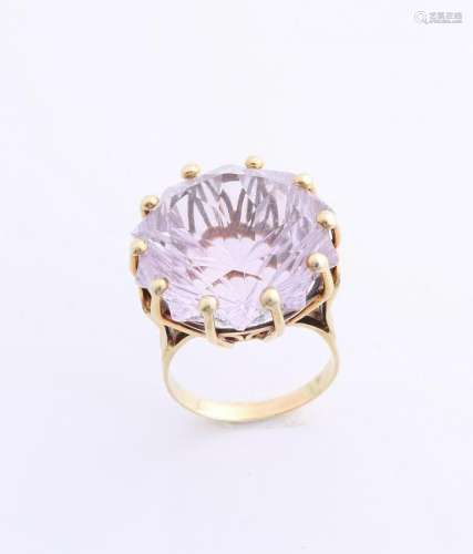 Large yellow gold ring, 585/000, with amethyst. Ring